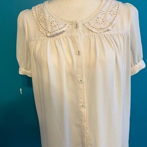 Peter Pan collar blouse. Size Sm.